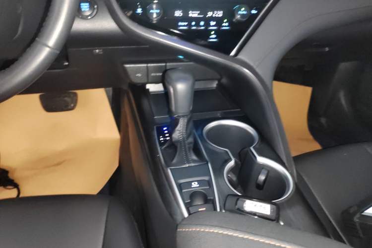 Used Toyota Camry 2021 2.0G Luxury Edition
