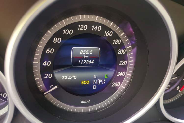 Used Mercedes-Benz E-Class 2015 Facelift E 200 L Odometer Close Up