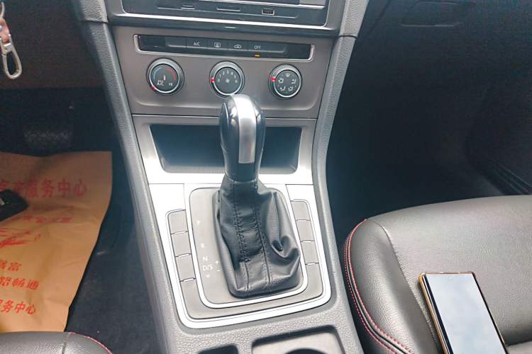 Used Volkswagen Golf 2016 1.6L Automatic Fashion Model Gear Lever