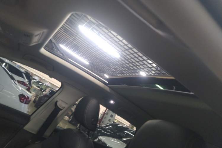 Used Volkswagen Tharu 2021 280TSI Two-Wheel-Drive Luxury Plus Edition Headliner