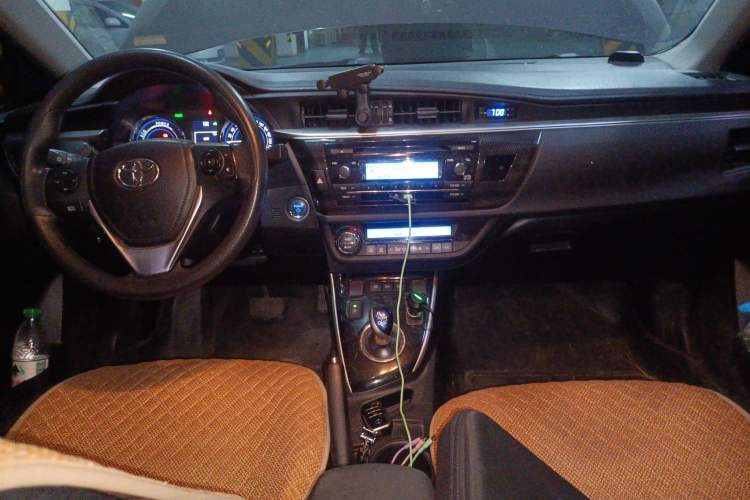 Used Toyota Levin 2016 Dual-Engine 1.8H GS E-CVT Elite Model with Sunroof Center Console