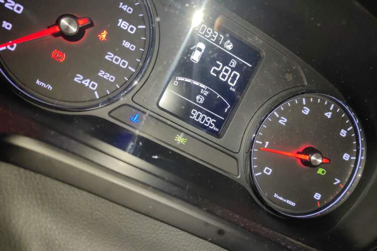 Used Roewe RX5 2018 20T Two-Wheel Drive Manual Flagship Edition