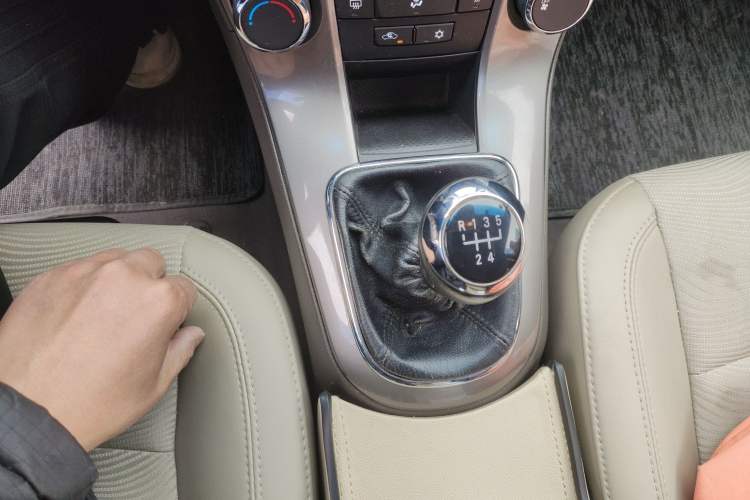 Used Chevrolet Cruze 2015 1.5L Classic SE MT
