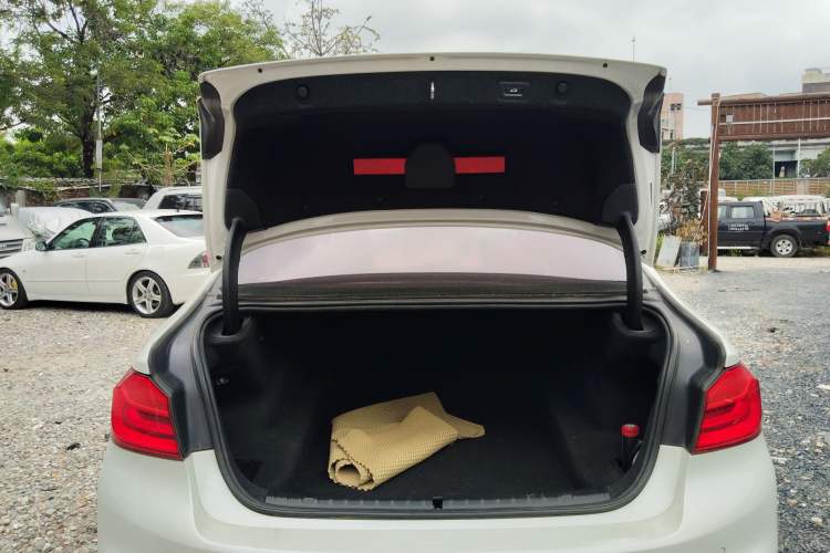 Used BMW 5 Series 2019 530Li Leading Model M Sport Package Trunk