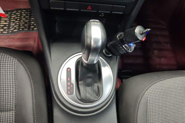 Used Volkswagen Beetle 2015 180TSI model
