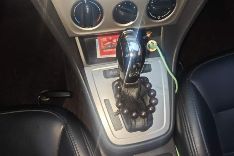 Used Volkswagen Lavida 2013 Revised Classic 1.6L Automatic Fashion Edition Gear Lever