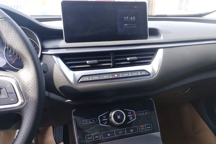 Used Hongqi H5 2020 1.8T Automatic ZhiLian QiYun Edition Audio And AC Panel