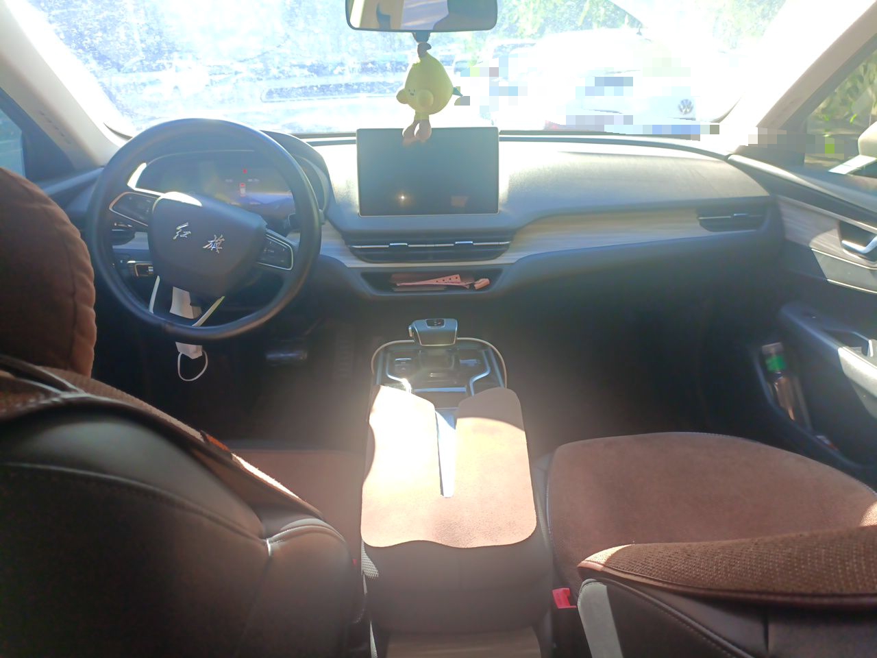 Hongqi E-QM5 2024 610 km PLUS — снимка 9