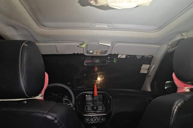 Used JMC Yusheng S350 2016 2.0T Automatic Two-Wheel Drive Gasoline Luxury Version with Sunroof 5 Seats
