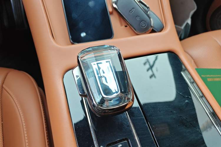 Used Hima AITO M7 2024 1.5T Intelligent Drive 4WD Ultra Version 5 Seats Gear Lever