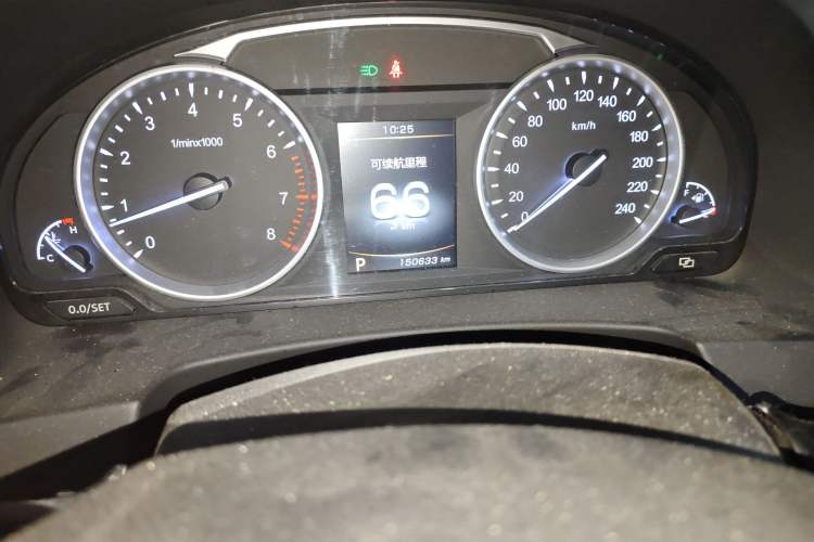 Used Geely Auto Emgrand GT 2015 2.4L Luxury Model Odometer Close Up