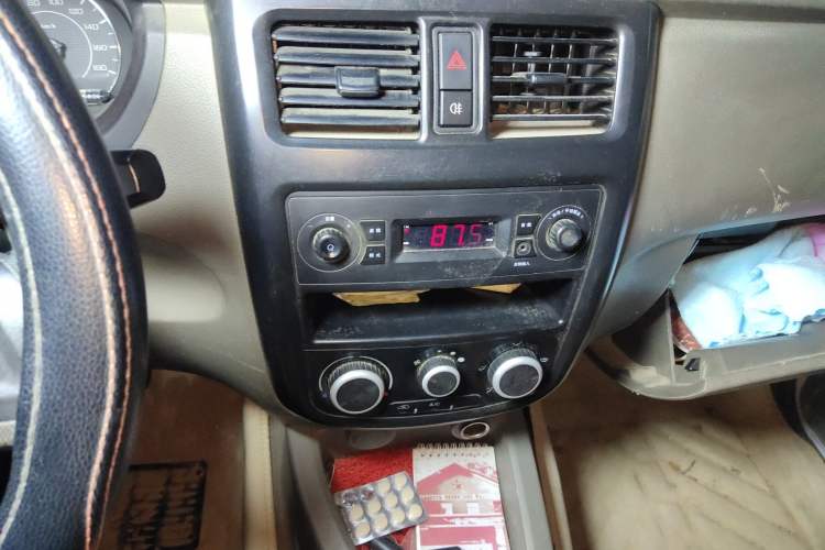 Used Wuling Rongguang V 2016 1.5L Practical Version Audio And AC Panel