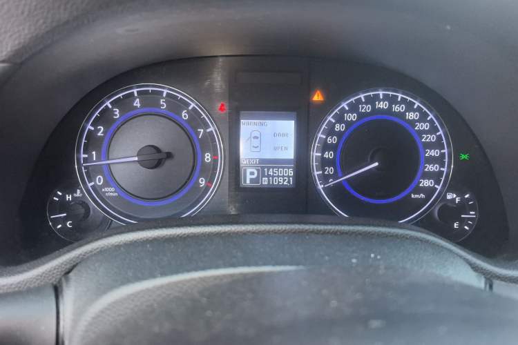 Used Infiniti G Series 2010 G25 Sedan Luxury Sport Edition Odometer Close Up