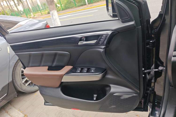 Used GAC Trumpchi GS7 2017 320T Four-Wheel Drive Luxury Smart Connectivity Model
