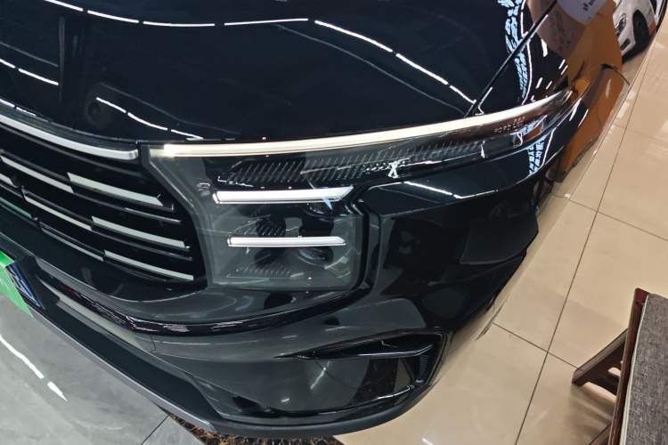 Used Ford Edge 2025 Ford Explorer L 2.0T EcoBoost E-Hybrid Two-Wheel Drive 7-Seater Luxury Model