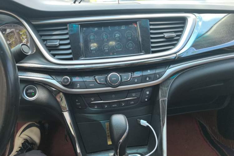 Used Buick GT 2018 18T Automatic Flagship Model Audio And AC Panel