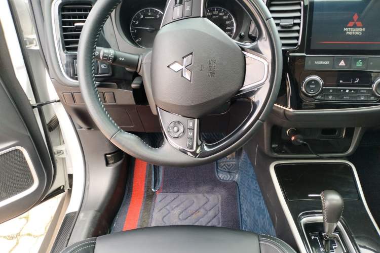 Used Mitsubishi Outlander 2020 2.0L Two-Wheel Drive Enjoyment Version 5 Seats Steering Wheel