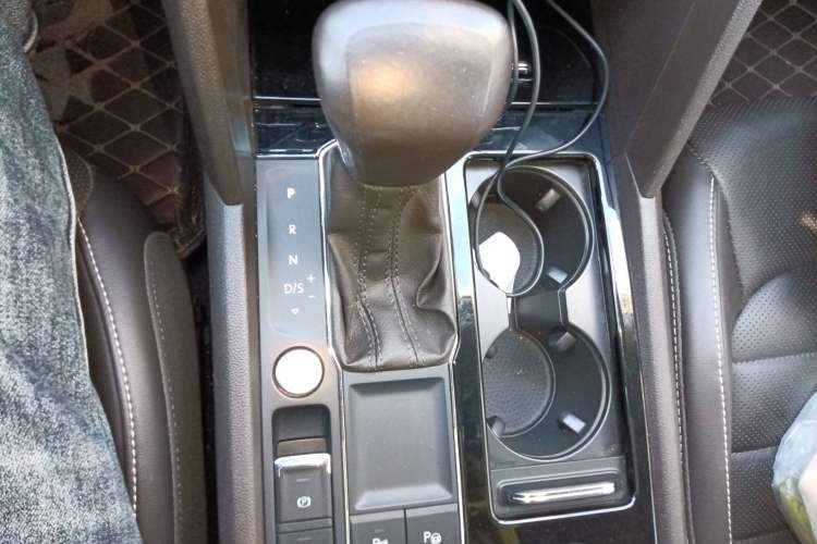 Used Volkswagen Teramont 2019 330TSI Two-Wheel-Drive Luxury Edition China VI Standard Gear Lever