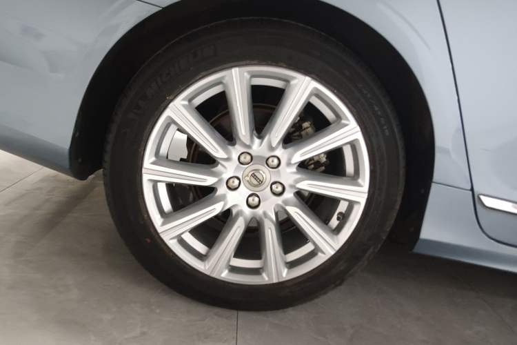 Used Volvo S90 2020 T4 SmartDrive Luxury Edition Right Rear Wheel Hub