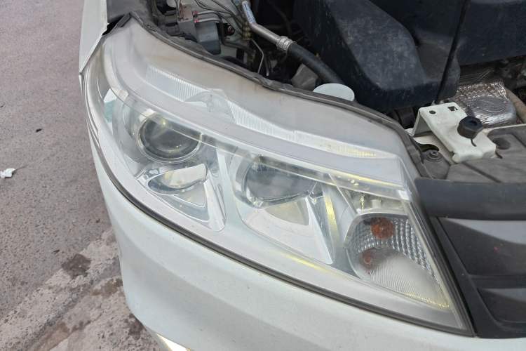 Used Suzuki Vitara 2016 1.4T Automatic Two-Wheel Drive Elite Model Right Front Headlight
