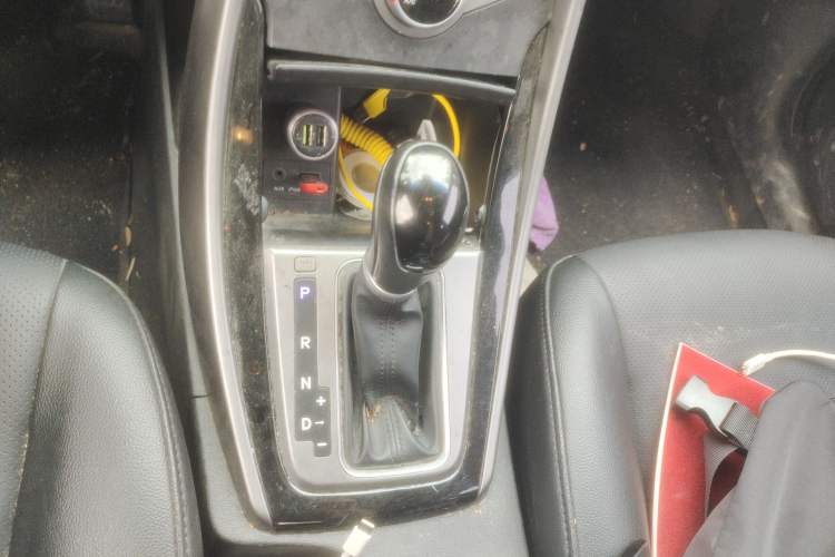 Used Hyundai Elantra (5th Generation / Langdong) 2015 1.6L Automatic Leading Model Gear Lever