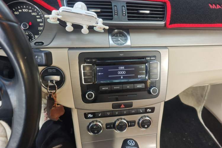 Used Volkswagen Magotan 2012 Revised 1.8TSI Luxury Version Audio And AC Panel