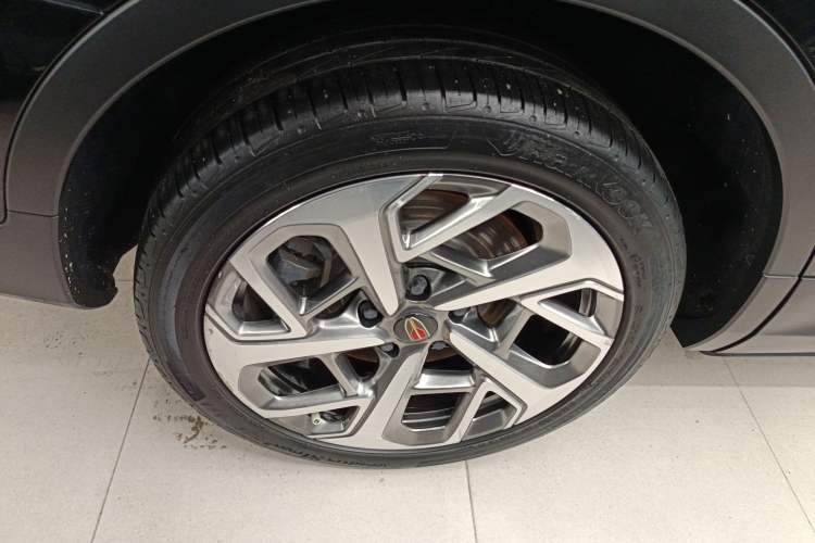 Used Hongqi HS7 2022 2.0T DCT Two-Wheel Drive Smart Connect Flagship Edition 7 Seats Right Rear Wheel Hub