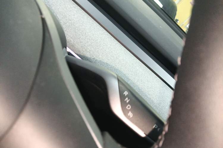 Used Tesla Model Y 2023 Long-Range All-Wheel-Drive Version Gear Lever