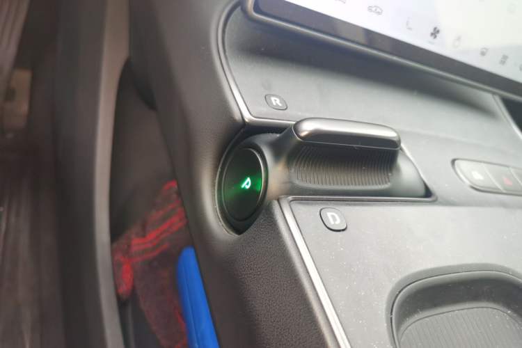 Used Nio ET5 2024 75 kWh Gear Lever