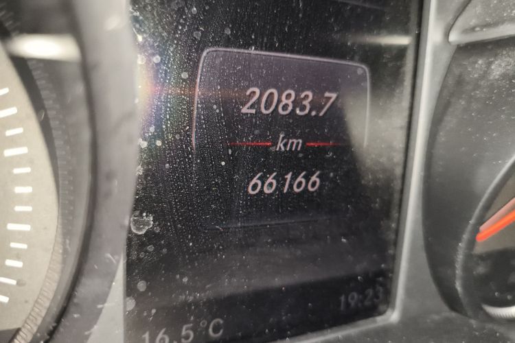 Used Mercedes-Benz GLC 2017 GLC 260 4MATIC Dynamic Edition Odometer Close Up