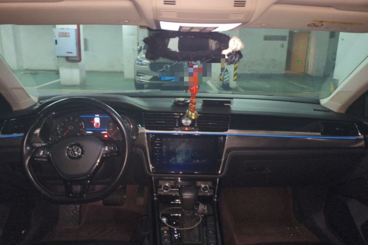 Used Volkswagen Phideon 2018 Revised Version 380TSI Two-Wheel Drive Business Edition Center Console