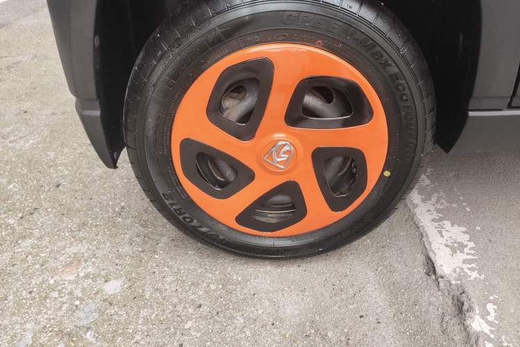 Used Baojun E100 2019 250KM Smart Drive Edition Right Rear Wheel Hub