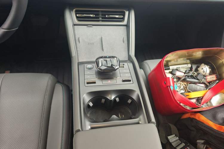 Used BYD Qin L 2025 DM-i Smart Drive 120KM Superior Model Gear Lever