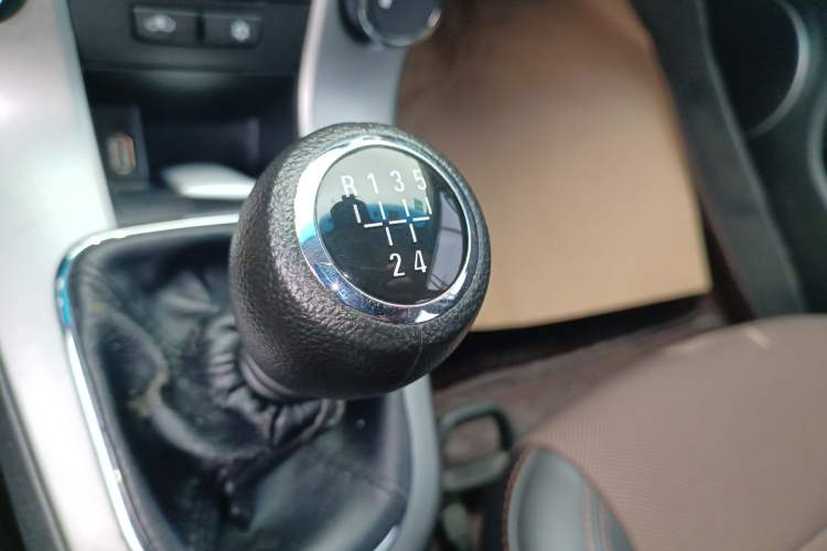 Used Chevrolet Cruze 2015 Hatchback 1.6L Manual Comfort Edition