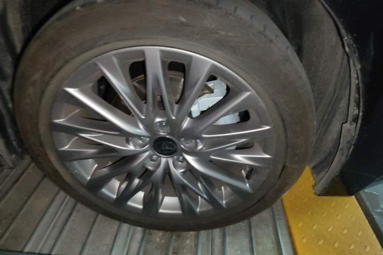 Used Toyota Avalon 2024 Dual-Motor 2.0L Luxury Edition Right Front Wheel Hub