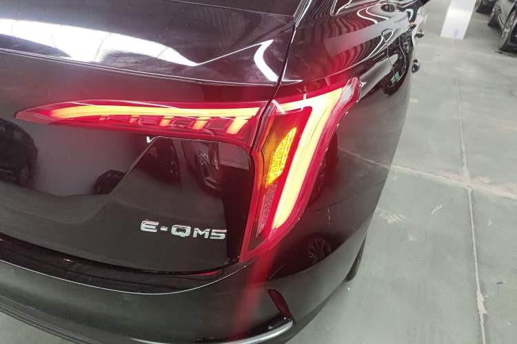 Used Hongqi E-QM5 2022 431 km Charge & Enjoy Edition
