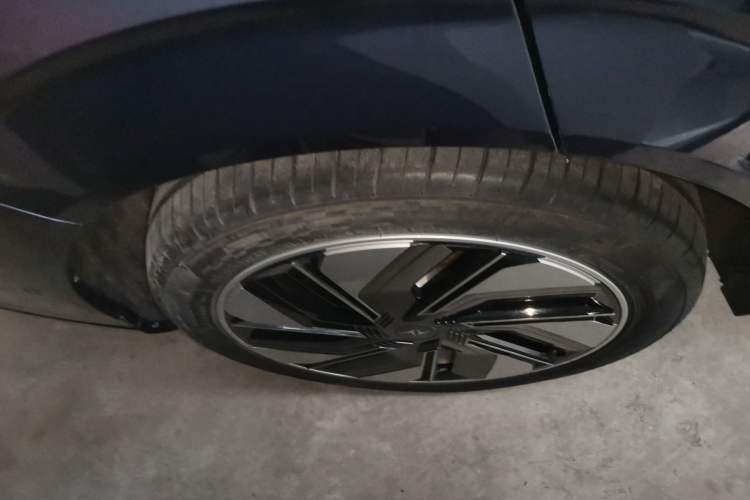 Used Dongfeng eπ eπ008 2024 636Max All-Electric Version 6 Seats
