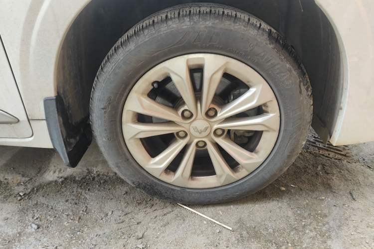 Used Wuling Jiachen 2022 1.5T Manual Light Enjoyment Dynamic Version
