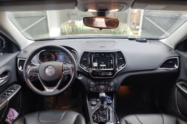 Used Jeep Cherokee 2019 2.0T Four-Wheel Drive Explorer Edition China VI Emission Standard