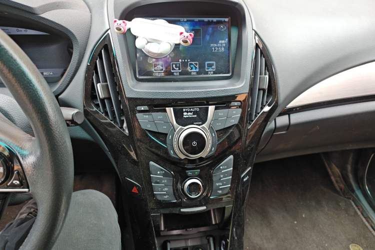 Used BYD Qin New Energy 2016 Qin EV300 Prestige Model Audio And AC Panel