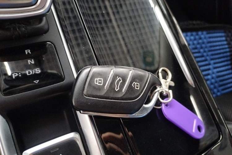 Used Roewe i6 MAX 2020 300TGI Automatic Cool & Stylish Skyroof Edition Vehicle Key