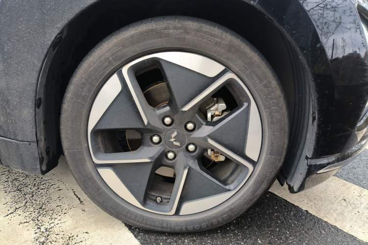 Used Wuling Xingguang 2024 Co-Creation Edition 150 Advanced Model Right Front Wheel Hub