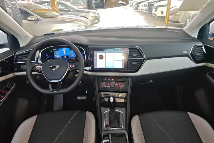 Used Jetta VS7 2026 Model, 280TSI Automatic Pioneer Edition Center Console