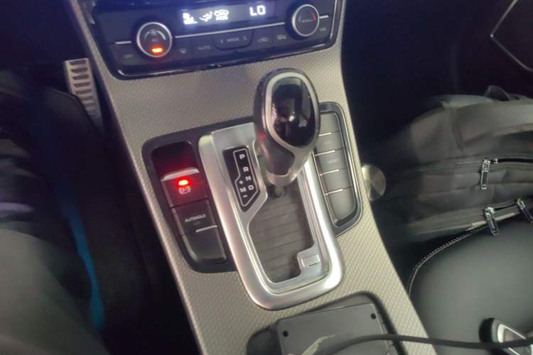 Used Geely Auto Emgrand GS 2016 Sport Edition 1.8L Automatic LingShang Model Gear Lever