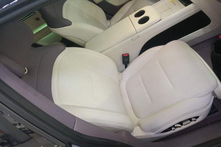 Used Avatr 06 2025 Pro Range-Extended Edition Right Front Seat