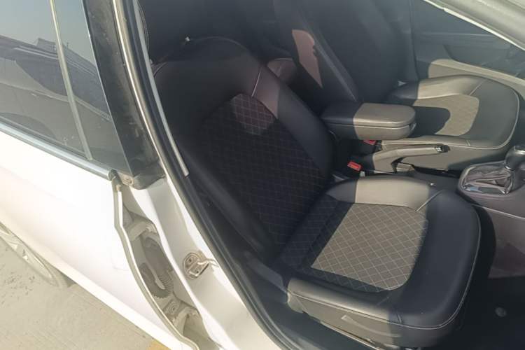 Used Skoda Rapid 2019 1.5L Automatic Comfort Edition China VI Standard Right Front Seat