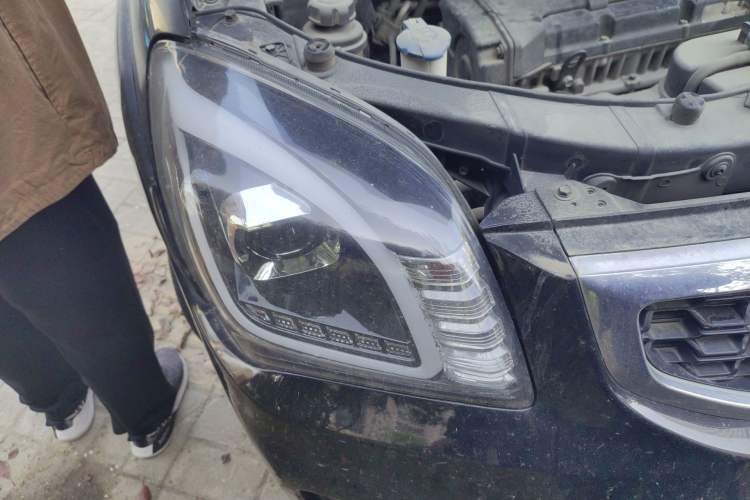 Used Kia Sportage 2013 2.0L Manual Two-Wheel Drive GLS Right Front Headlight