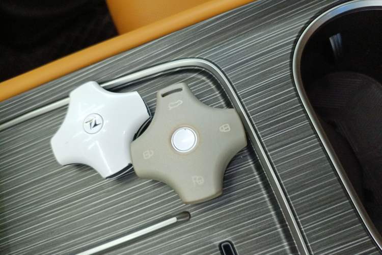 Used Dongfeng eπ eπ008 2024 210Max Range-Extended Version 6 Seats