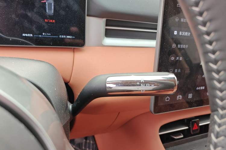 Used Landian E5 PLUS 2025 165 km Long-Range Version 7 Seats
