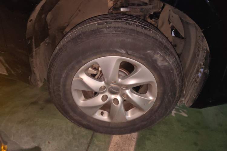 Used Haval H9 2015 2.0T Four-Wheel Drive Standard Model 7 Seats Right Front Wheel Hub